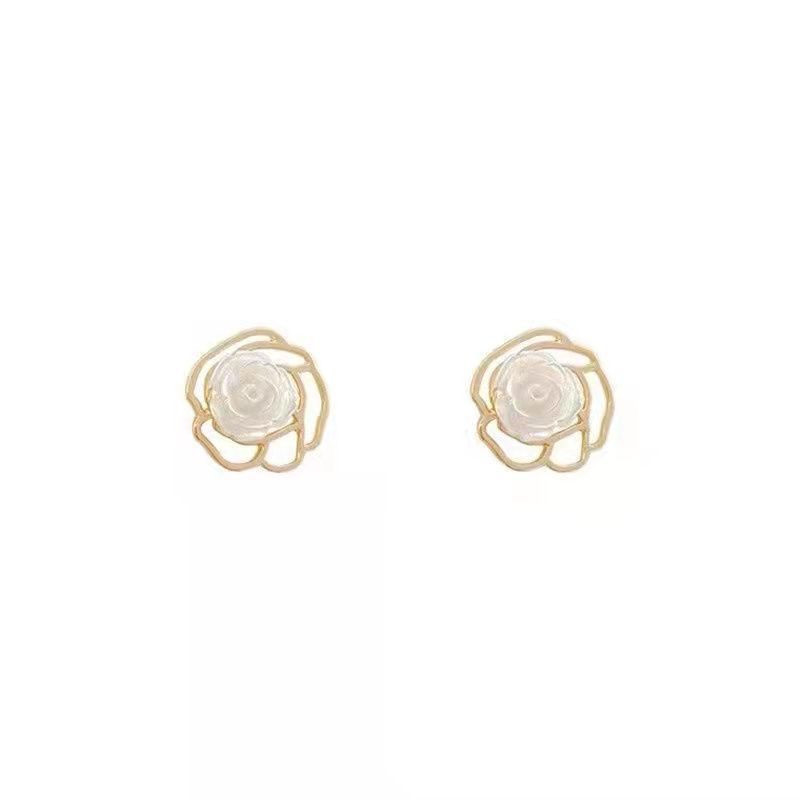 S925 Silver Needle Japanese and Korean camellia rose flower stud earrings, simple and retro French elegant, gentle and light luxury style Item Picture