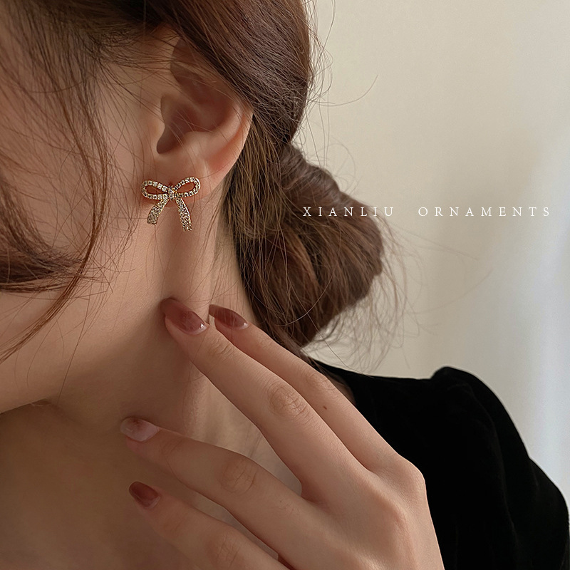 S925 silver needle simple and elegant water diamond bow stud earrings for women, a new trendy Korean Internet celebrity exquisite earrings Specification drawing