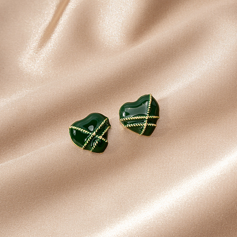 S925 Silver Needle Oil-Dripping heart-shaped Earrings, French style, retro heart, autumn and winter edition, Korean style, internet-famous stud earrings details Picture