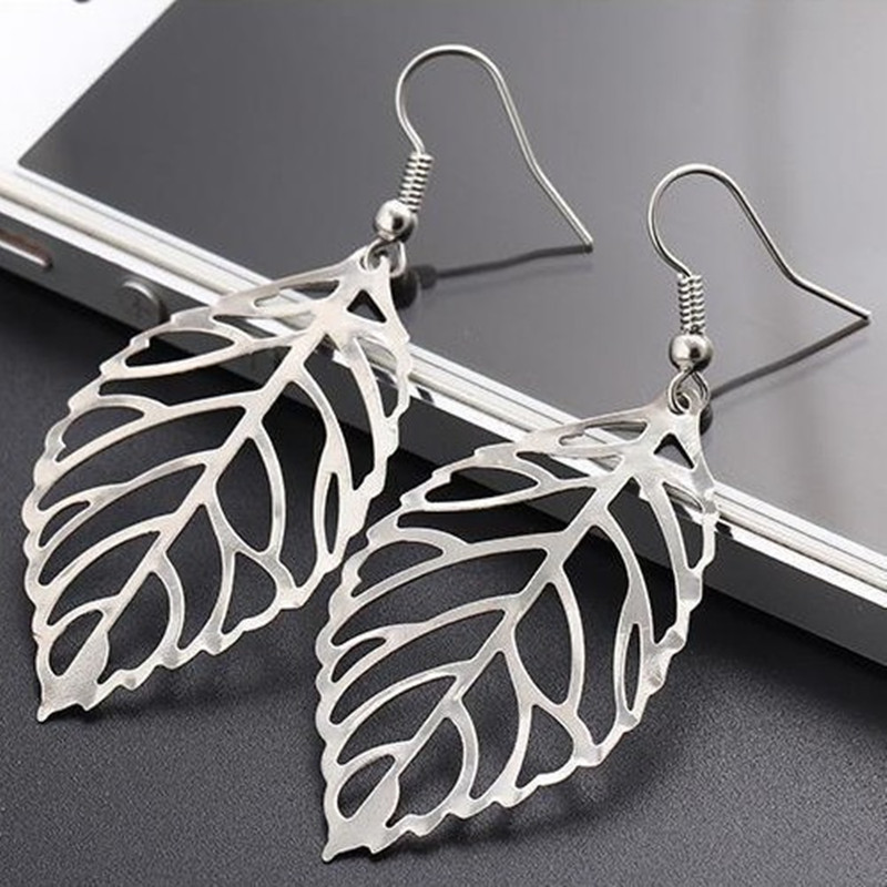 European and American cross-border jewelry, fashionable and elegant, versatile retro hollowed-out earrings for women, simple forest-style metal leaf earrings full figure