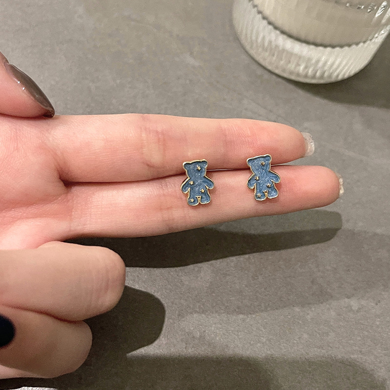 S925 Silver needle Japanese and Korean simple and elegant cartoon bear stud earrings, a new cute and trendy women's earring accessory Specification drawing