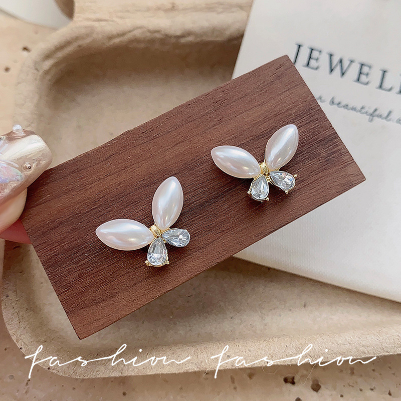 High-end French pearl zircon patchwork butterfly earrings for women, super ethereal, light luxury, simple and elegant commuting earrings Specification drawing
