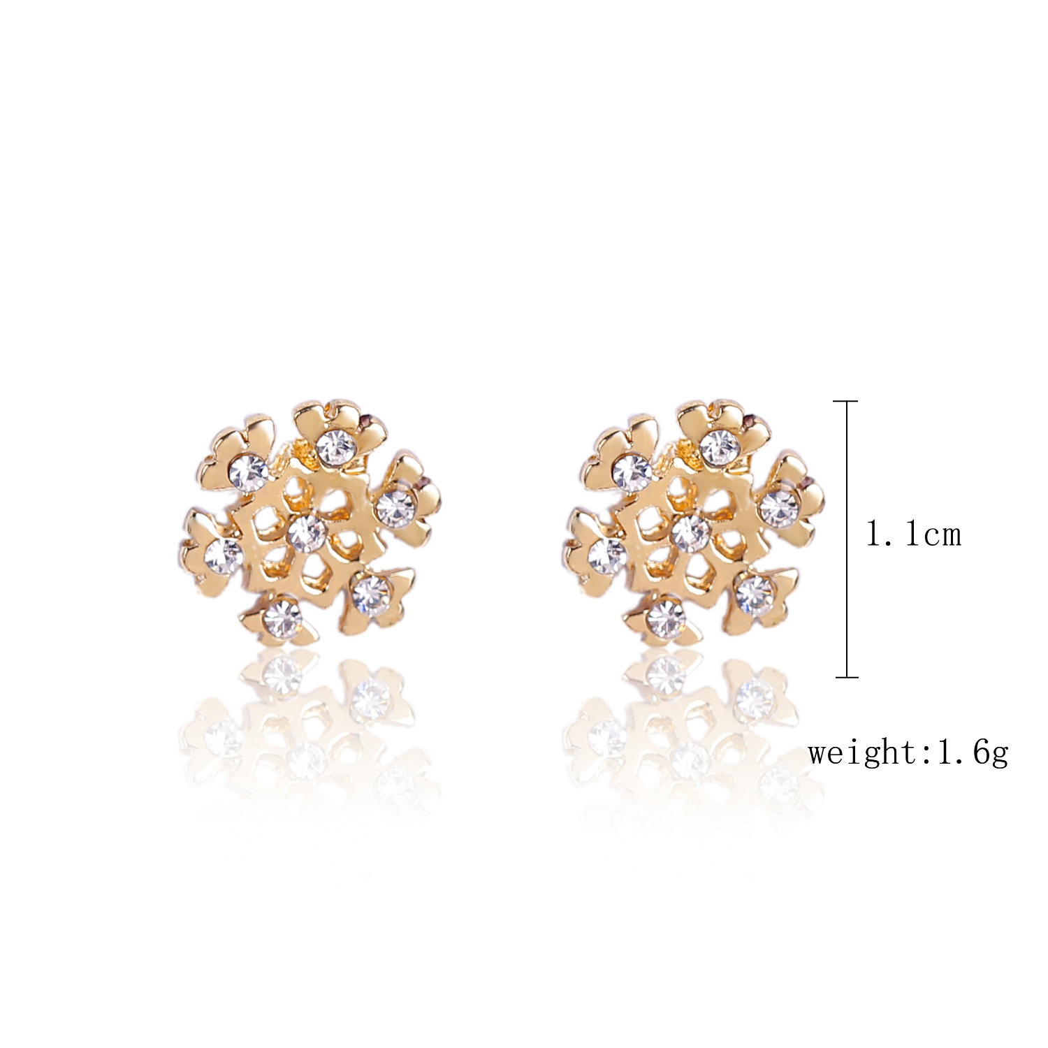 S925 Silver Needle cross-border fashion, trendy and creative new Christmas style diamond-encrusted snowflake stud earrings, personalized accessories Application Scenario