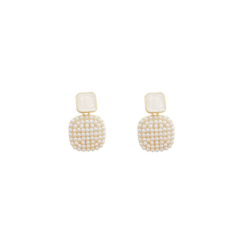 Square pearl earrings for women, from Dongdaemun, South Korea, with a forest-style, ethereal charm. The stud earrings exude a sense of sophistication and are simple yet versatile Item Picture