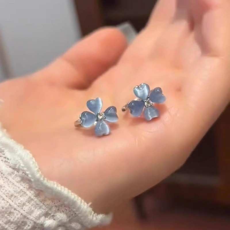 Summer ice-transparent blue four-leaf flower ear studs and ear buckles, with a unique design sense, exquisite and versatile earrings, elegant and light luxury earrings Application Scenario