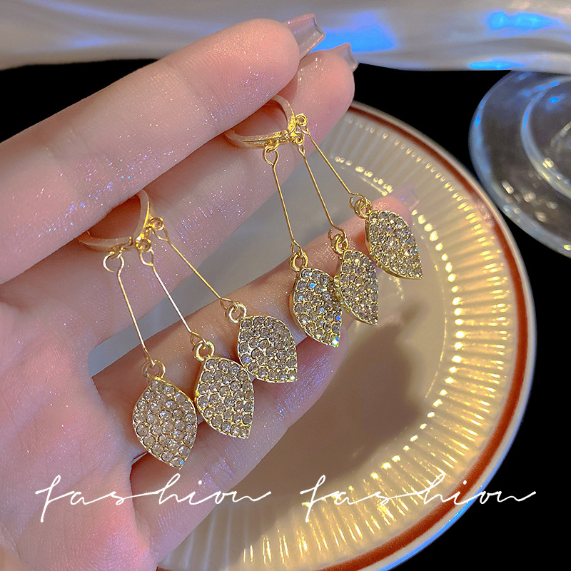 Micro-set light luxury full diamond zirconia tassel earrings for women, Japanese and Korean, exquisite and high-end, noble and fashionable stud earrings, niche earrings full figure