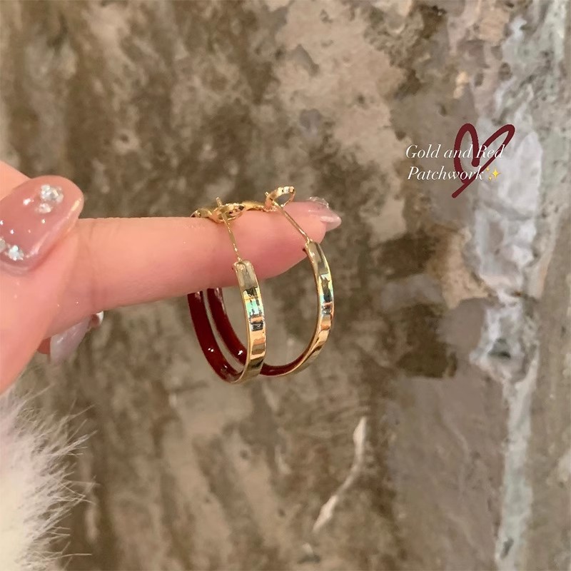 Zirconium enamel drop glaze stud earrings are a niche design for women, featuring exquisite simplicity and a high-end feel. They are light luxury, fashionable and versatile earrings Specification drawing