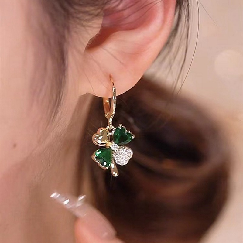 Korean niche and unique four-leaf clover summer light luxury high-end style new trendy earring earrings details Picture