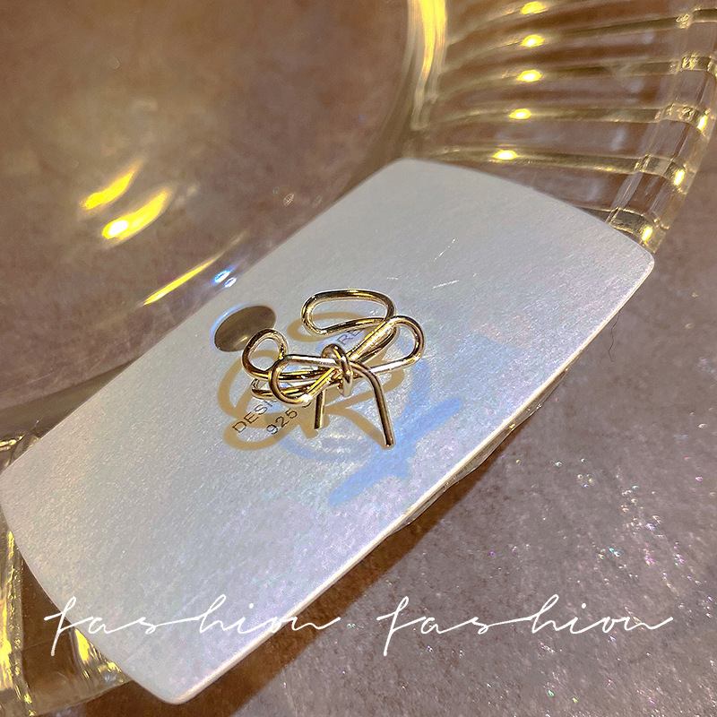 Korean-style small hollowed-out bow ear bone clips, ins trendy, simple and creative, no-ear piercing earrings, feminine earrings details Picture