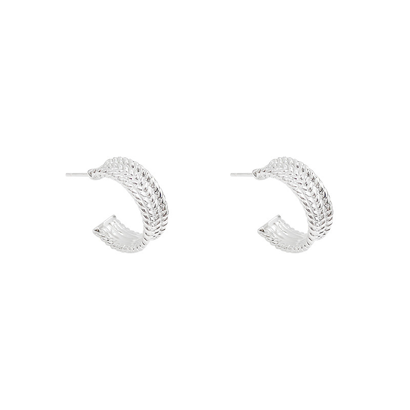 The C-shaped stylish ear rings from Japan and South Korea are a rare and versatile choice for women. They are geometric, trendy, and high-end earrings that exude a light luxury and fashionable personality Item Picture