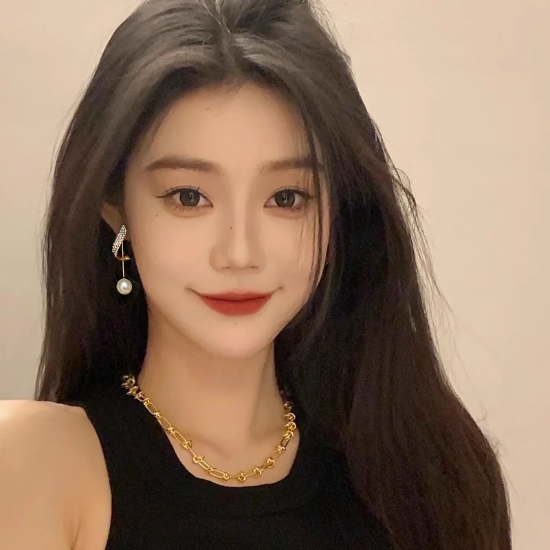 Korean-style pearl tassel fashionable stud earrings, a unique design for women, a pair of light luxury earrings with a high-end feel Specification drawing