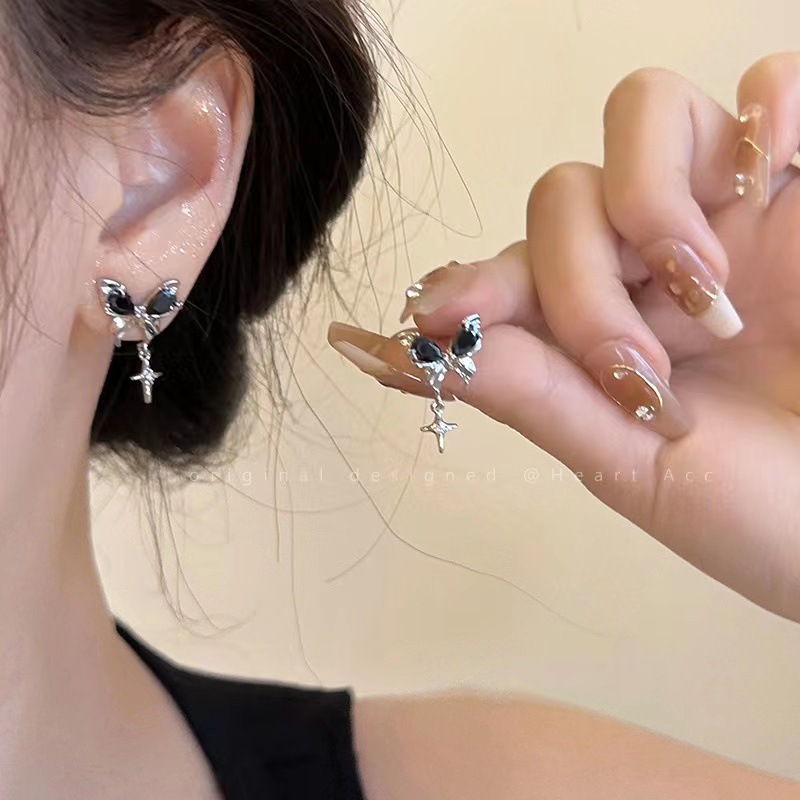 Sweet and cool retro black butterfly tassel earrings with a light luxury and niche design sense, high-end stud earrings, versatile and personalized earrings for women details Picture