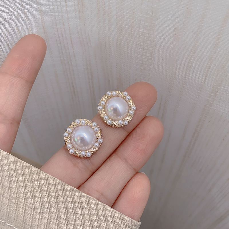 The S925 silver needle French pearl stud earrings from Dongdaemun, South Korea, are versatile and elegant for women. They feature a simple and cold style and are trendy earrings Specification drawing