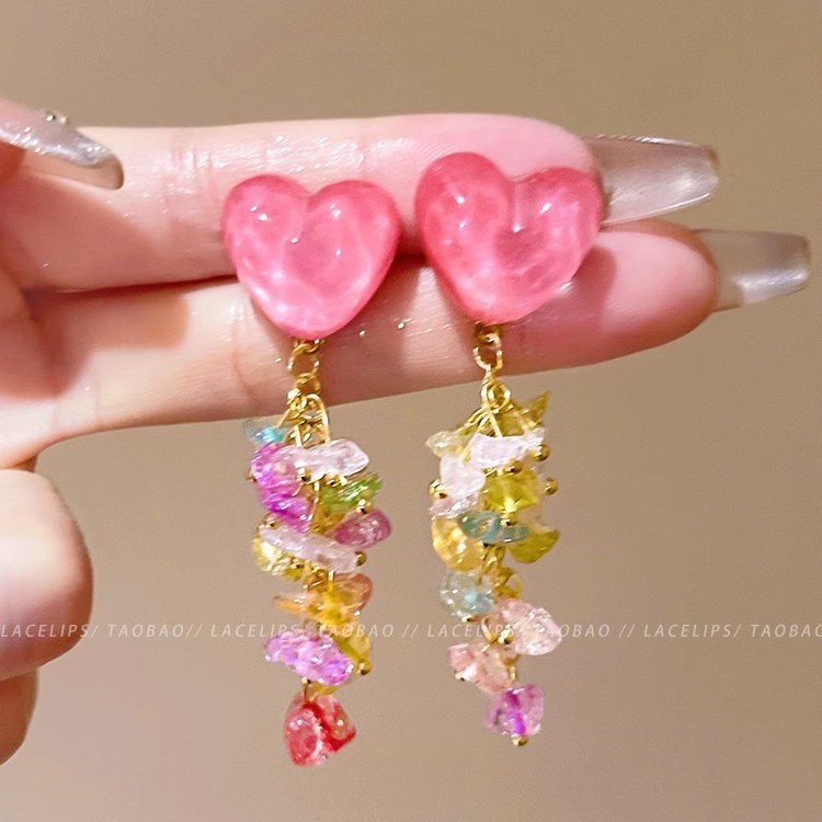 Spring and Summer colorful heart-shaped crystal tassel earrings for women, a high-end 2025 new bestseller stud earrings, seaside vacation earrings Application Scenario