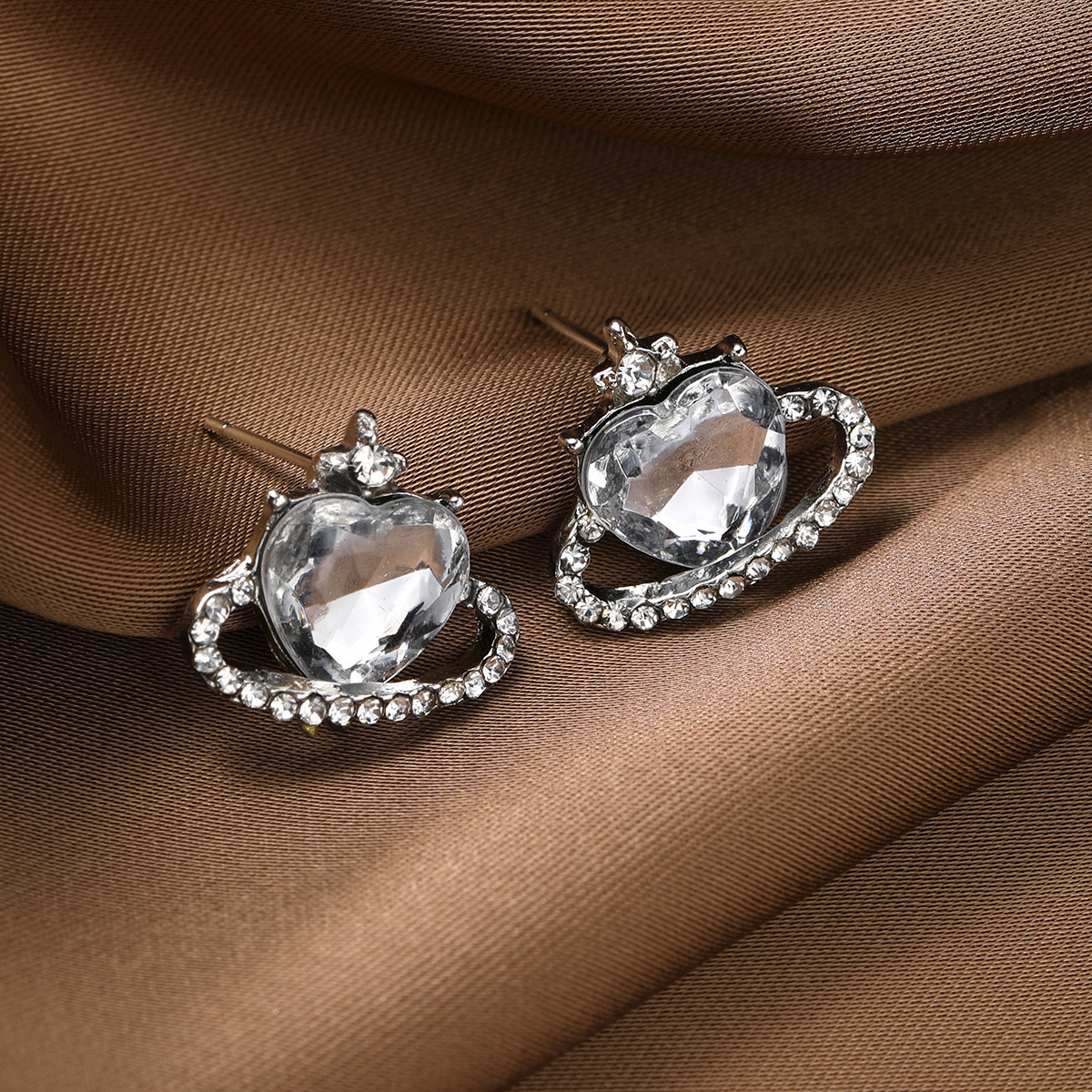 Cross-border best-selling micro-dot exquisite Zircon planet stud earrings for women, new trendy heart-shaped earrings with a high-end feel, women's design, Internet celebrity Application Scenario