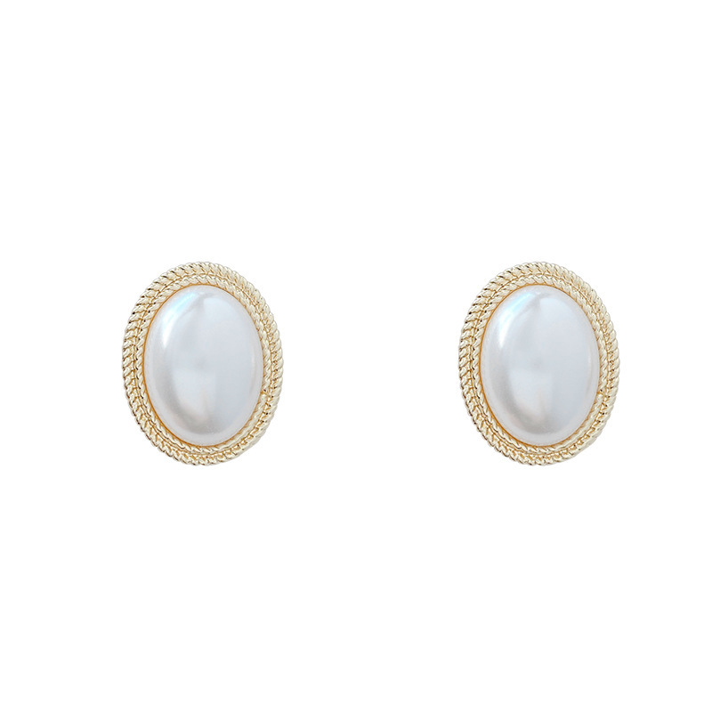 S925 Silver needle French retro Hepburn Baroque pearl stud earrings, feminine oval-shaped pearl earrings, niche Item Picture