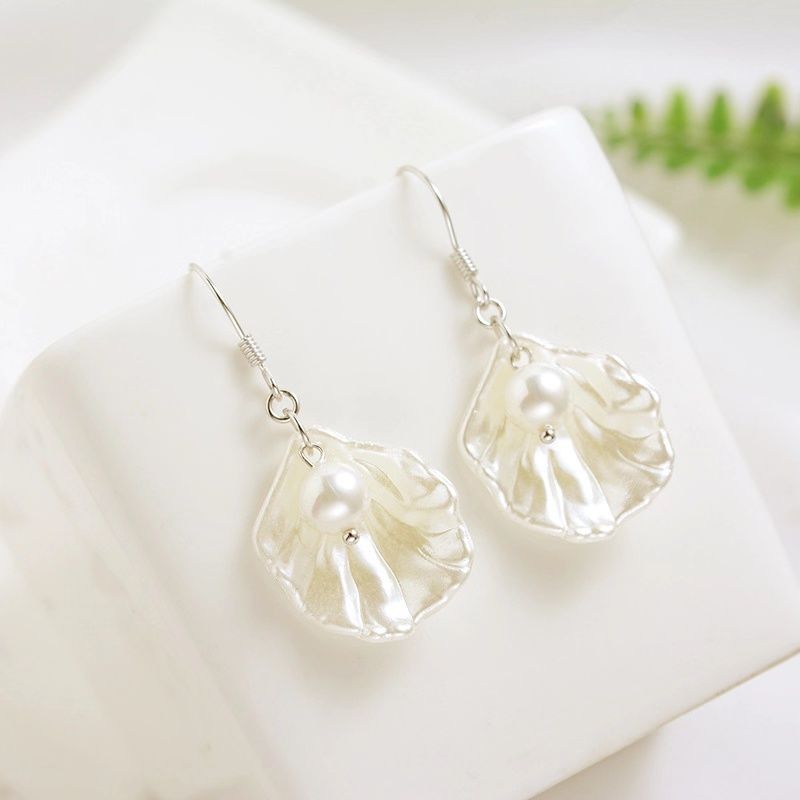 Silver ear hook, white shell, mother-of-pearl, sweet and unique earrings, fairy petal, gentle earrings for women Specification drawing