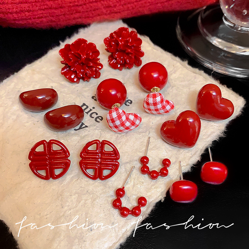 Silver needle Ankola Red Chinese-style festive stud earrings, elegant whitening earrings for women, small and versatile for commuting, retro earrings full figure