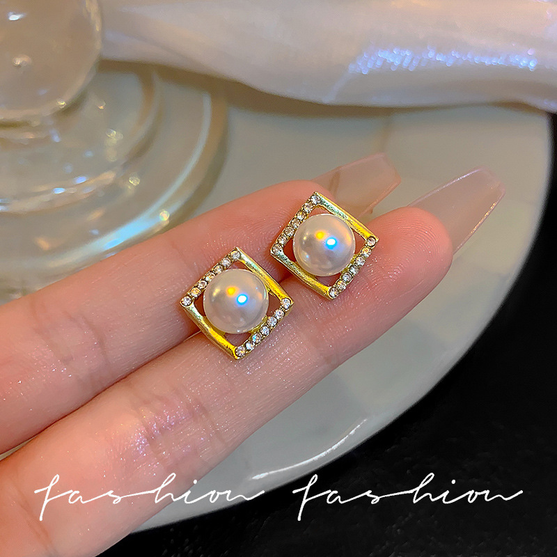 S925 silver needle French light luxury high-end diamond-encrusted pearl square small stud earrings, gentle and fashionable for women full figure