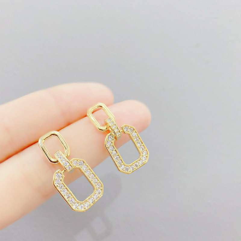925 Silver Needle Korean unique and trendy design diamond-encrusted geometric earrings, trendy and stylish earrings, retro earrings for women Application Scenario
