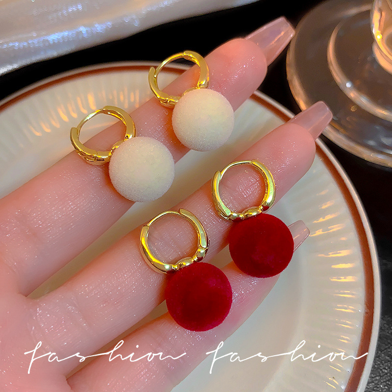 Korean autumn and winter flocked earrings, ear rims, French high-end, niche design, ear buckles, 2025 new trendy women's earrings full figure