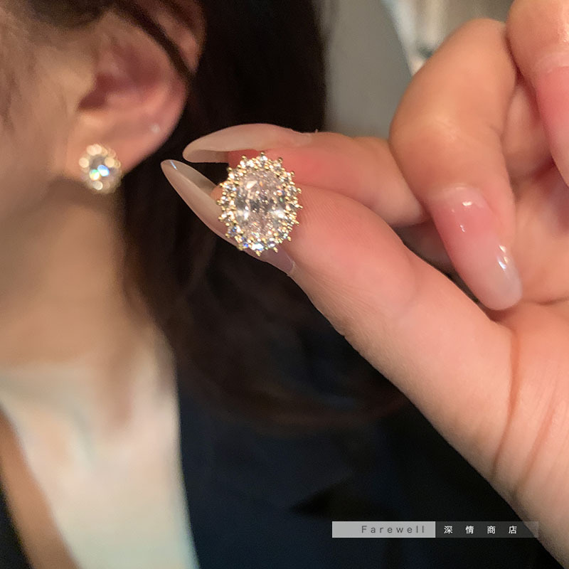 Wholesale of trendy pigeon egg earrings with a unique design sense for women, high-end earrings for women full figure