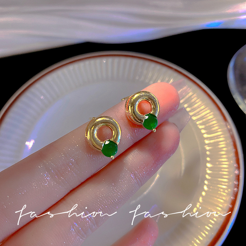 Golden circle zircon stud earrings for women, a niche Korean Internet celebrity style earring, a new trendy and fashionable ear accessory in 2023 full figure