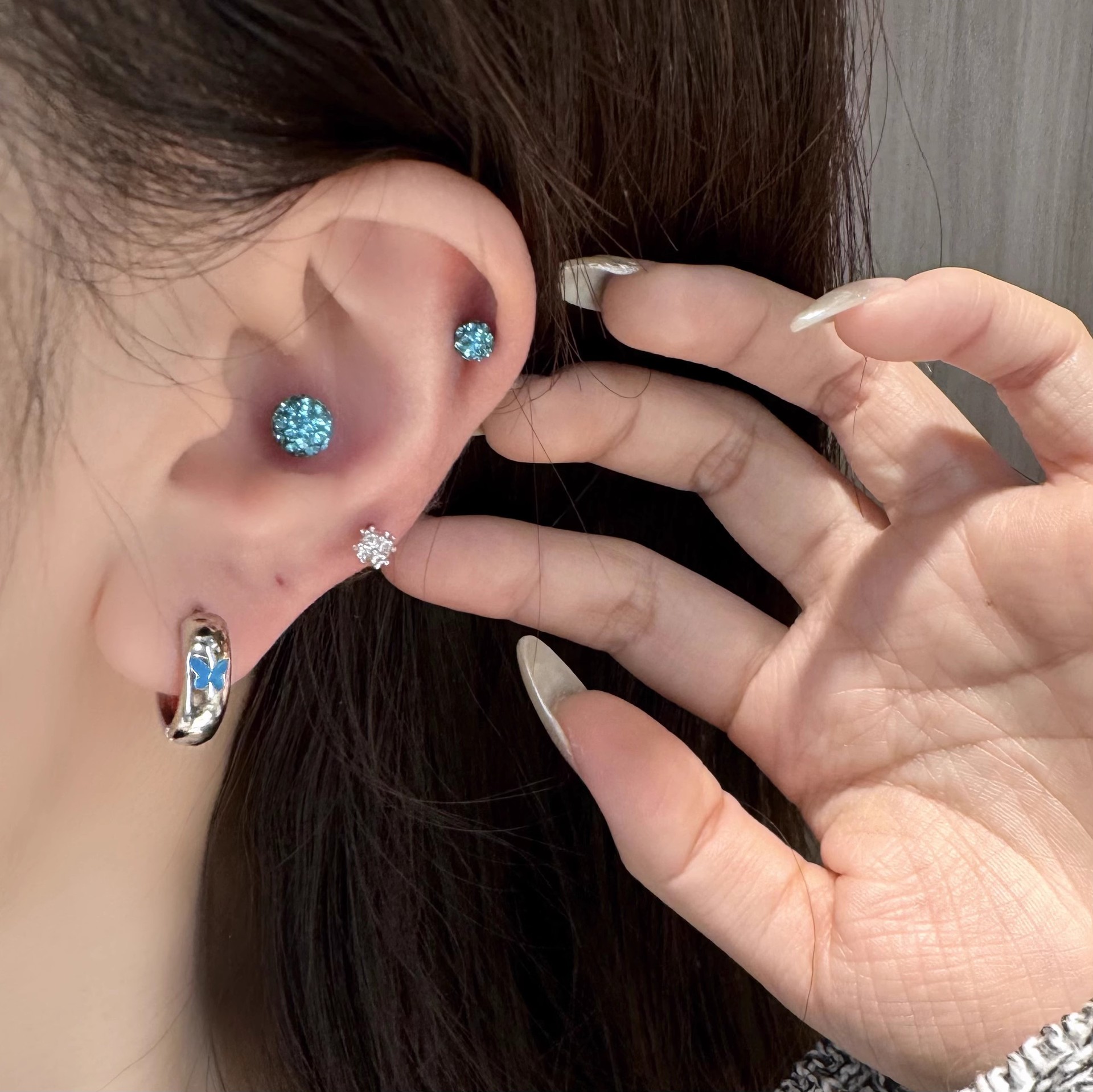 French blue butterfly fashion earrings, a niche design for women, with a high-end feel. The stud earrings are exquisite, simple, versatile and unique full figure