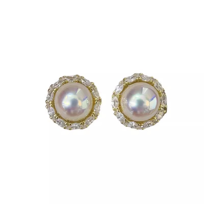 Retro French pearl micro-inlaid zircon stud earrings exude a feminine charm and a high-end look for a socialite. Round faces are slimming and versatile earrings Item Picture