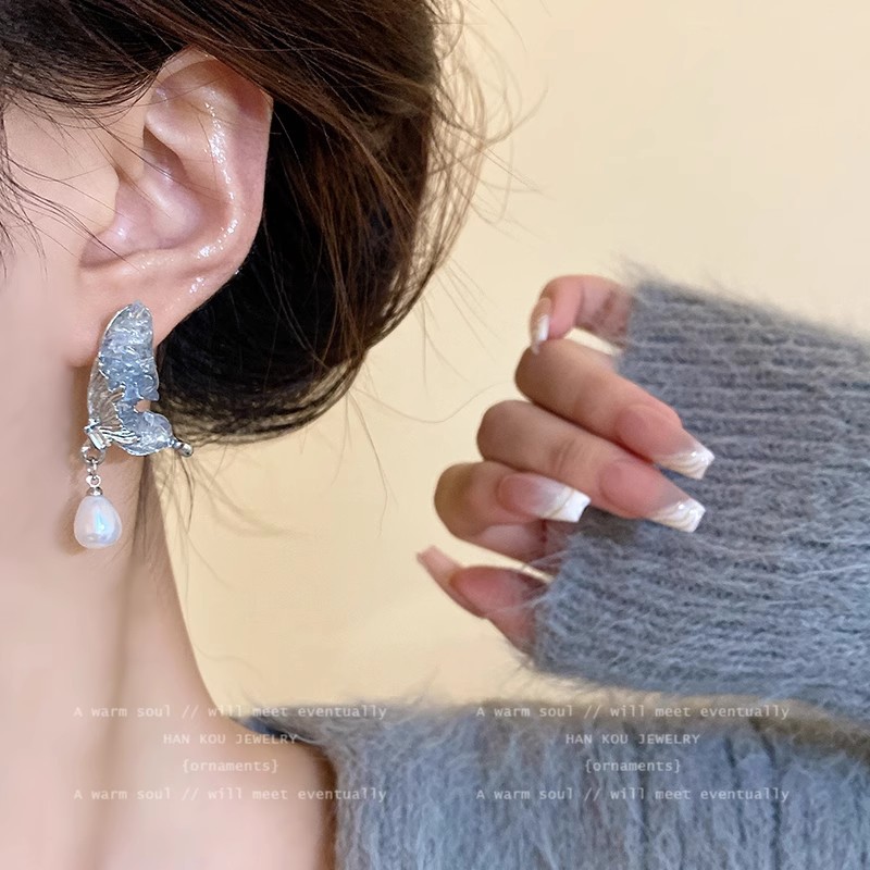 Super ethereal, butterfly pearl tassel stud earrings for women, light luxury and high-end feel, niche design, simple and unique earrings Specification drawing