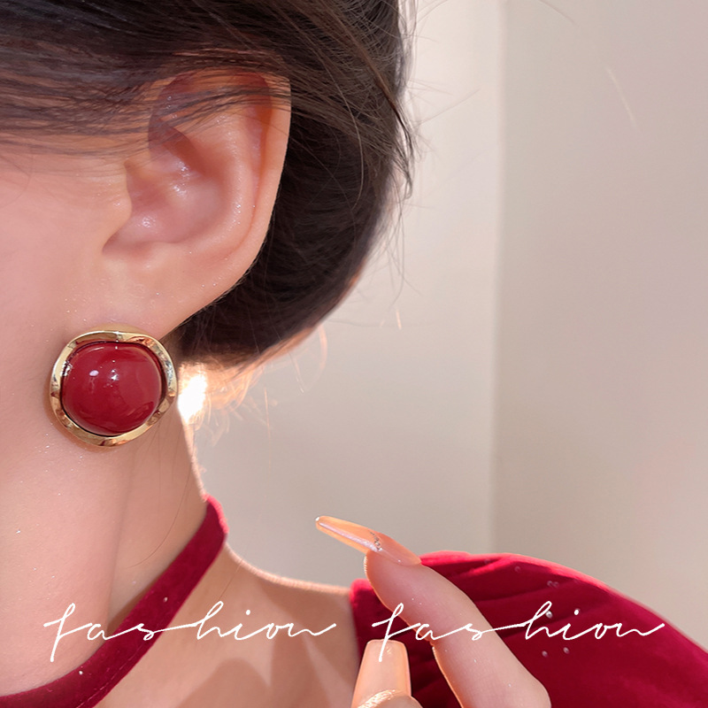 The new 2025 best-selling red bean earrings from Xiangsi are perfect for the Spring Festival in autumn and winter. They are high-end and niche red earrings Specification drawing
