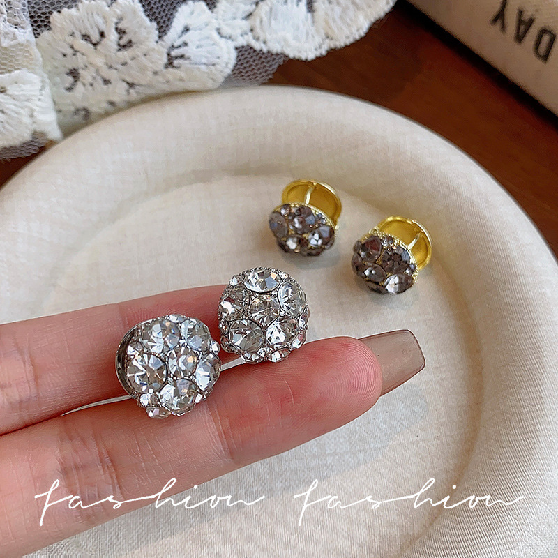 Exquisite round rhinestone earrings, a retro French niche style for women, high-end and fashionable ear studs, trendy earrings full figure