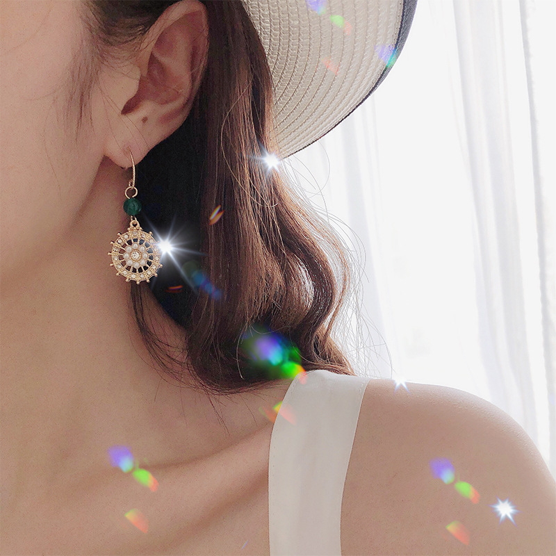 Lucky disc micro-inlaid craft earrings, French pearl earrings for women, simple and fashionable, Japanese and Korean style earrings, retro stud earrings details Picture