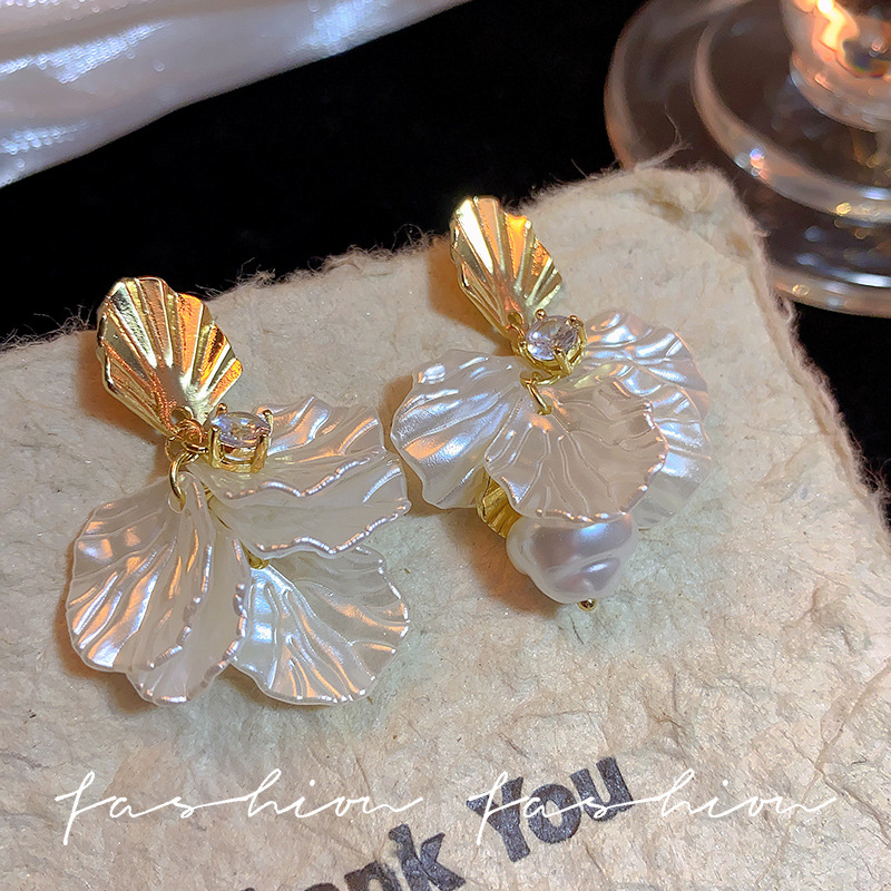 Exaggerated white flower earrings for women, long tassel pearl earrings, unique earrings, 2025 new style stud earrings Specification drawing