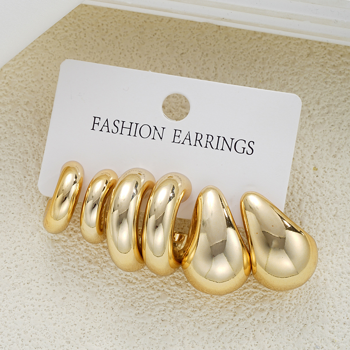 shein's best-selling golden metal earrings, a creative, retro and simple set of 3-piece teardrop-shaped stud earrings Application Scenario
