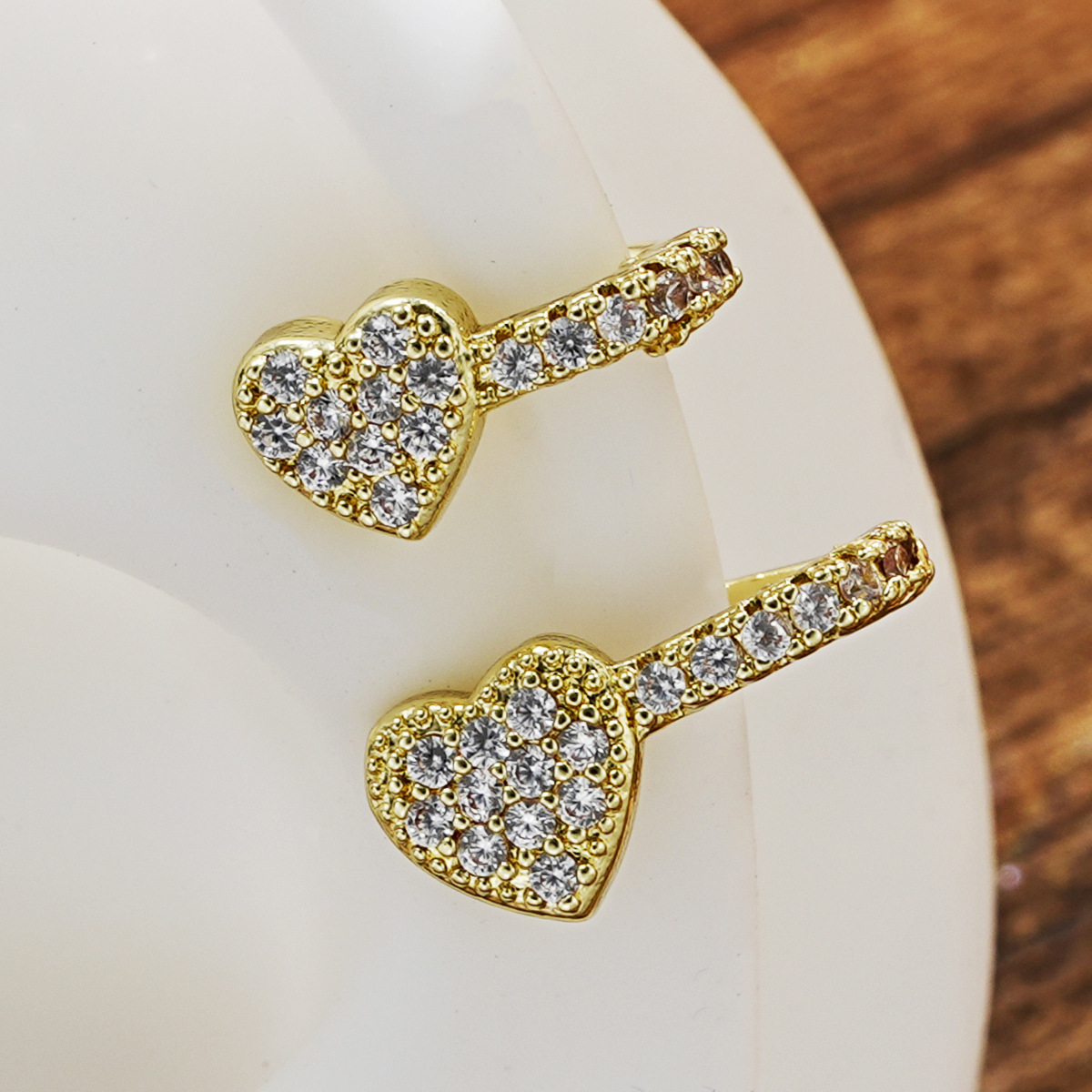 Cross-border best-selling diamond-shaped heart ear clips, no ear piercings, women's unique and elegant, simple double-layer star ear bone clips, ins style full figure