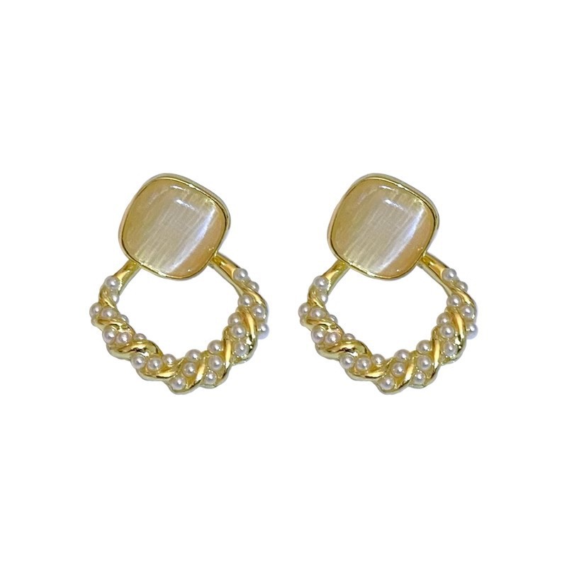 The sparkling cat's eye stone and silver geometric earrings exude a sense of feminine elegance and charm. They are Hong Kong-style retro and fashionable stud earrings Item Picture
