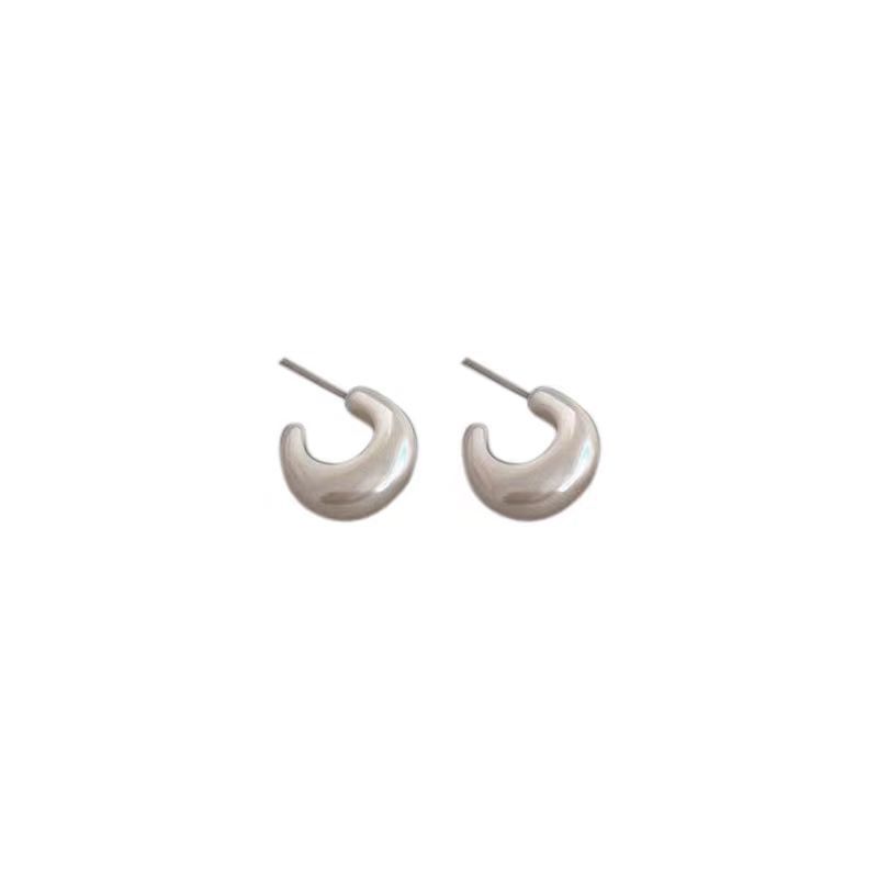 Retro style pearl C-shaped stud earrings for women, simple and versatile, high-end and elegant earrings, Hong Kong style and quality earrings wholesale Item Picture