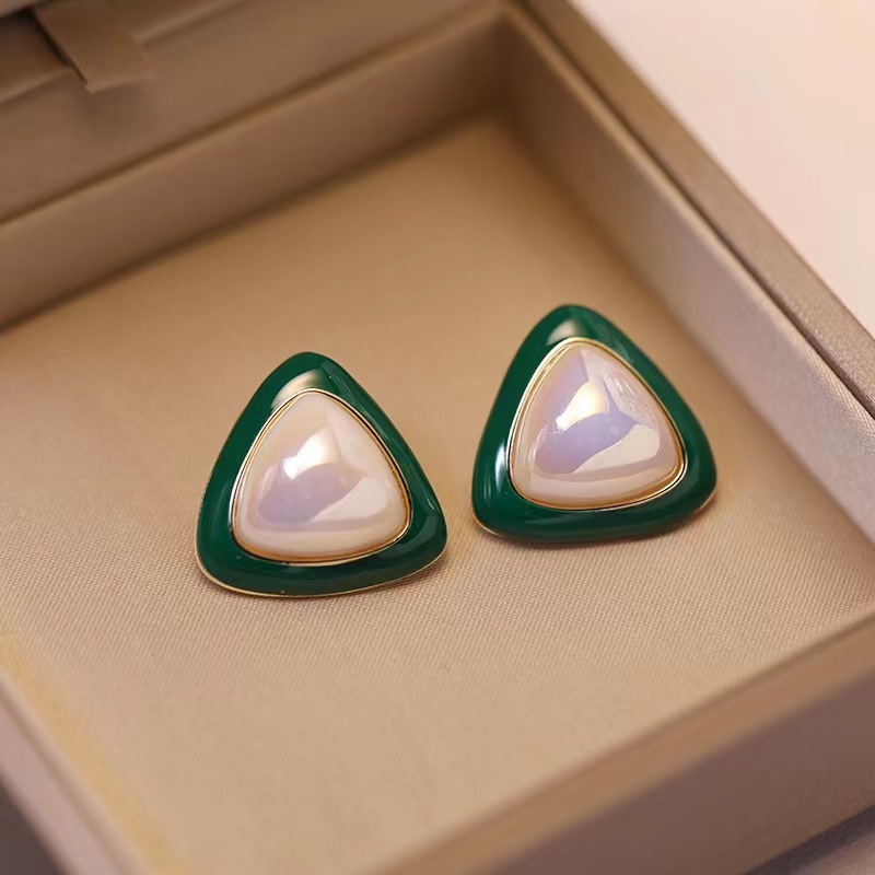 S925 silver needle French fashion simple green geometric earrings design, the same style as the trendy stud earrings for women full figure