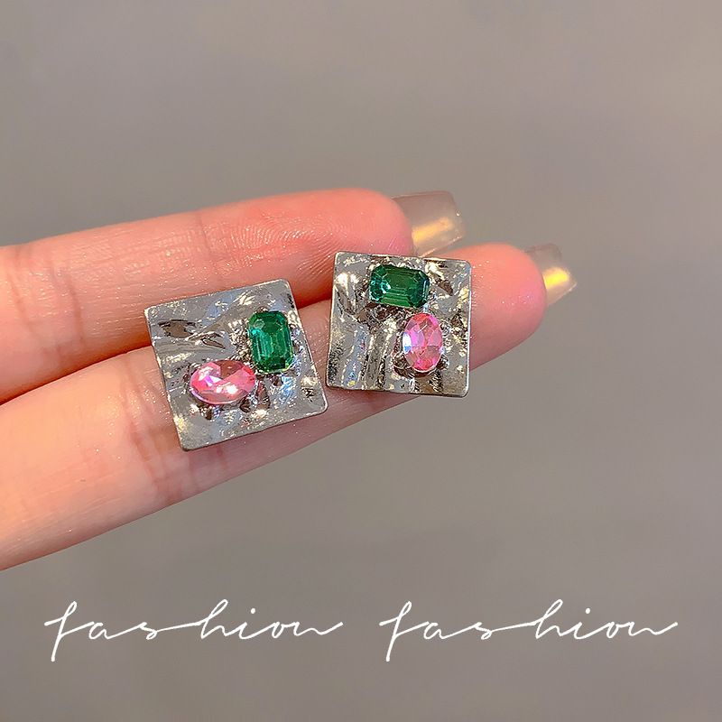 Pleated zircon square earrings, Japanese and Korean simple and fashionable design sense ear studs, new personalized and elegant earrings for women wholesale details Picture