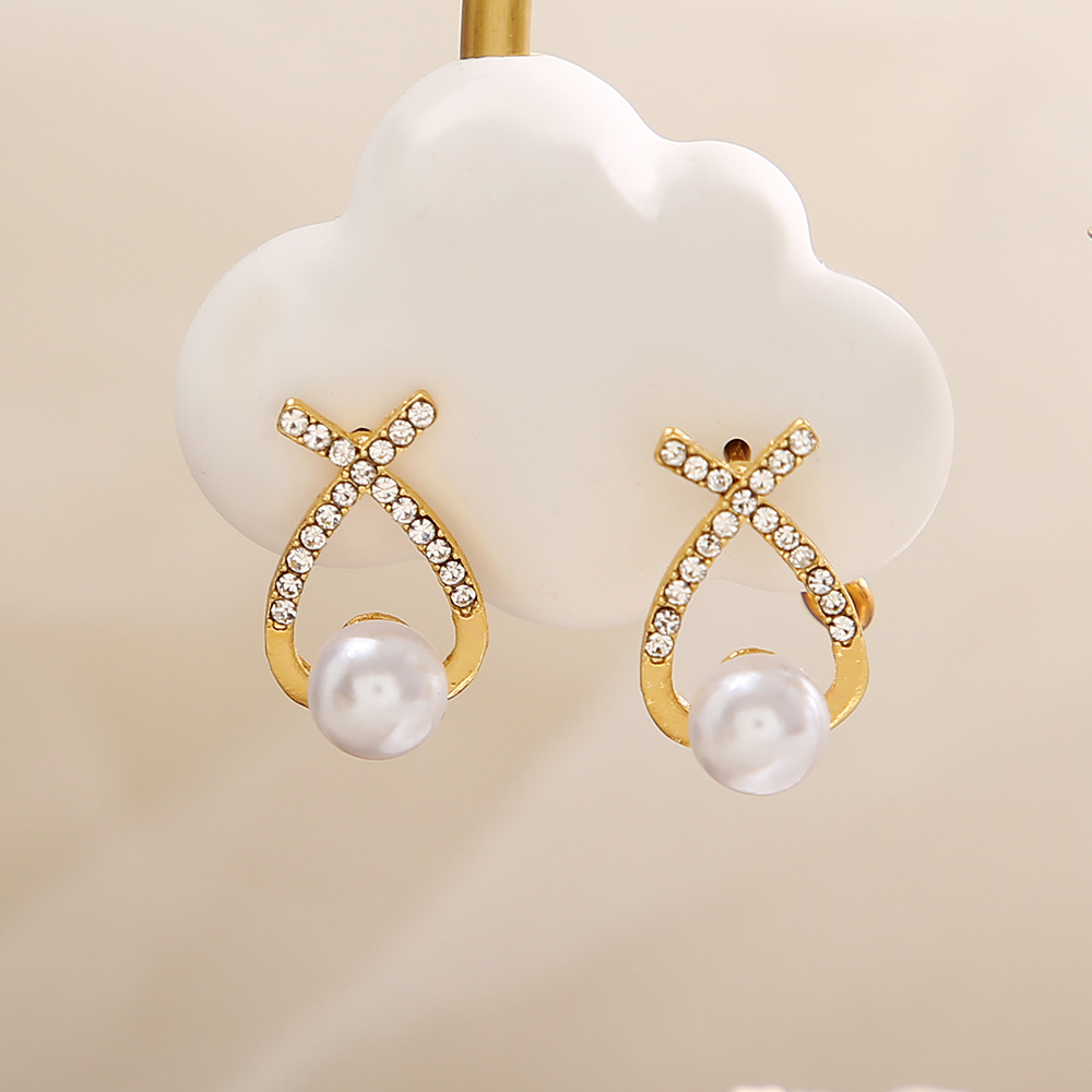 ins earrings: High-end, niche French retro pearl imitation earrings, creative, simple and elegant, with diamond-encrusted cross stud earrings Application Scenario