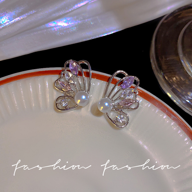 Hollowed-out butterfly pearl earrings, Japanese and Korean cold style, sweet and cool, niche and light luxury stud earrings, fashionable and trendy, elegant earrings Specification drawing