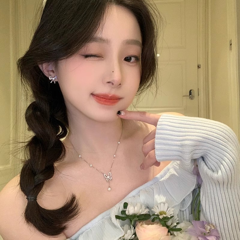 French-style zirconium cat's eye stone bow earrings for women, a light luxury, niche and high-end look. Simple, fashionable and versatile earrings details Picture