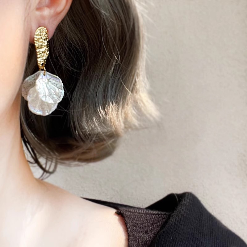 Super ethereal, fashionable and exaggerated 2025 new trendy flower earrings, a unique commuting accessory for French female Internet celebrities details Picture