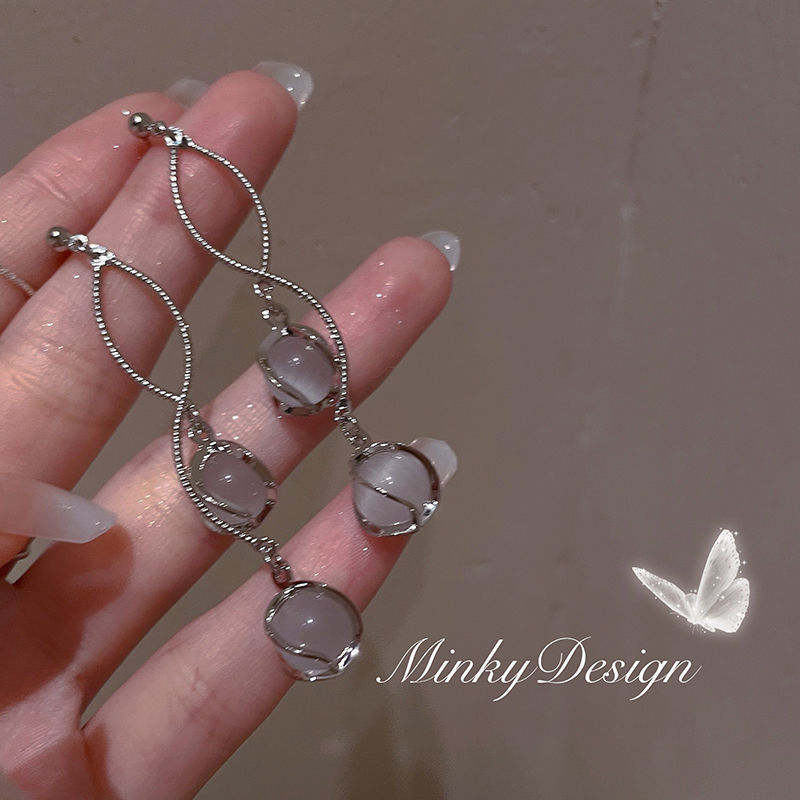 Long tassel earrings are a trendy and stylish choice for women on Instagram. They are versatile earrings that exude a sense of sophistication and individuality, making you look slimmer. They are also a trendy accessory for round faces Specification drawing