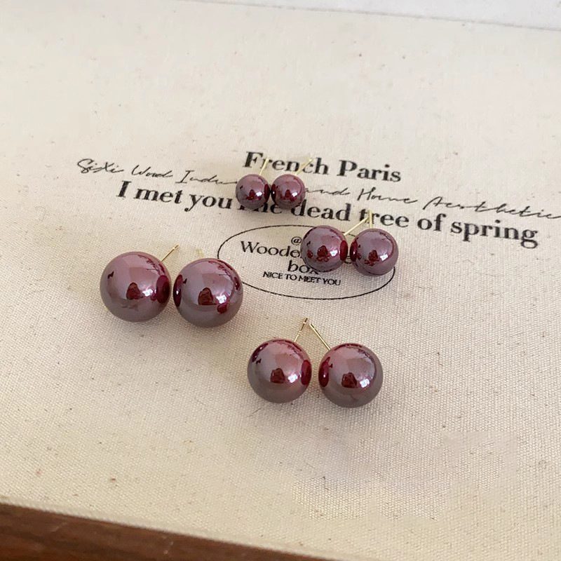 The dazzling purple grape bean stud earrings for women's autumn and winter, with a retro and high-end feel, are a new bestseller in 2025. They are light luxury and unique earrings details Picture