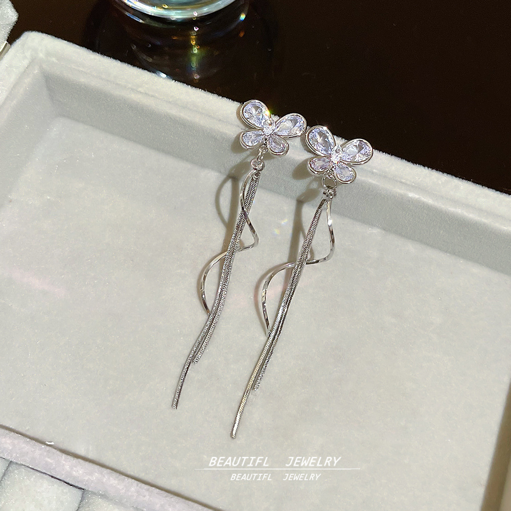 New zircon bow wavy tassel earrings, grand and exaggerated long stud earrings, versatile fairy earrings wholesale Application Scenario