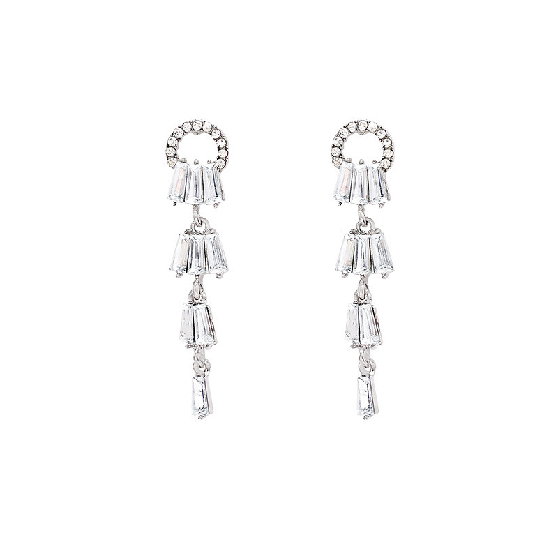 French high-end zirconia elegant earrings. For a female socialite with a round face, it can make her look slimmer. Unique and niche design. Versatile earrings Item Picture