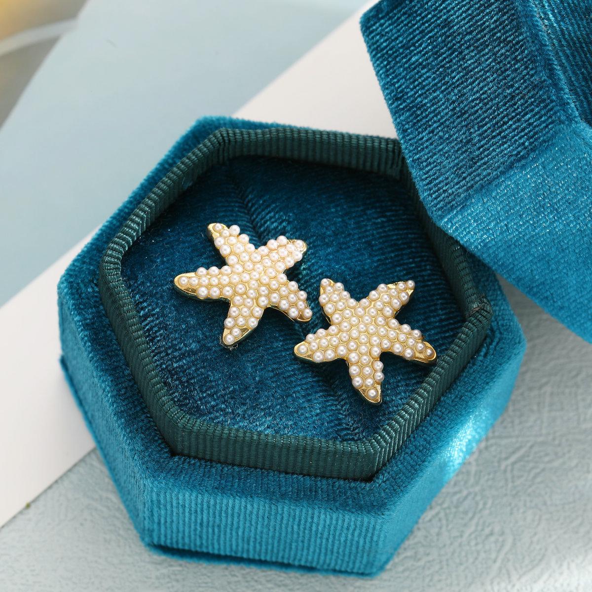 shein, a best-selling cross-border product from Europe and America, is a creative and fashionable female earring with a sea star full of pearls Application Scenario