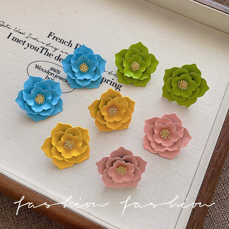 Three-dimensional flower stud earrings for women, 2025 new style, high-end design, gentle, sweet, fashionable and versatile earrings and earrings Specification drawing